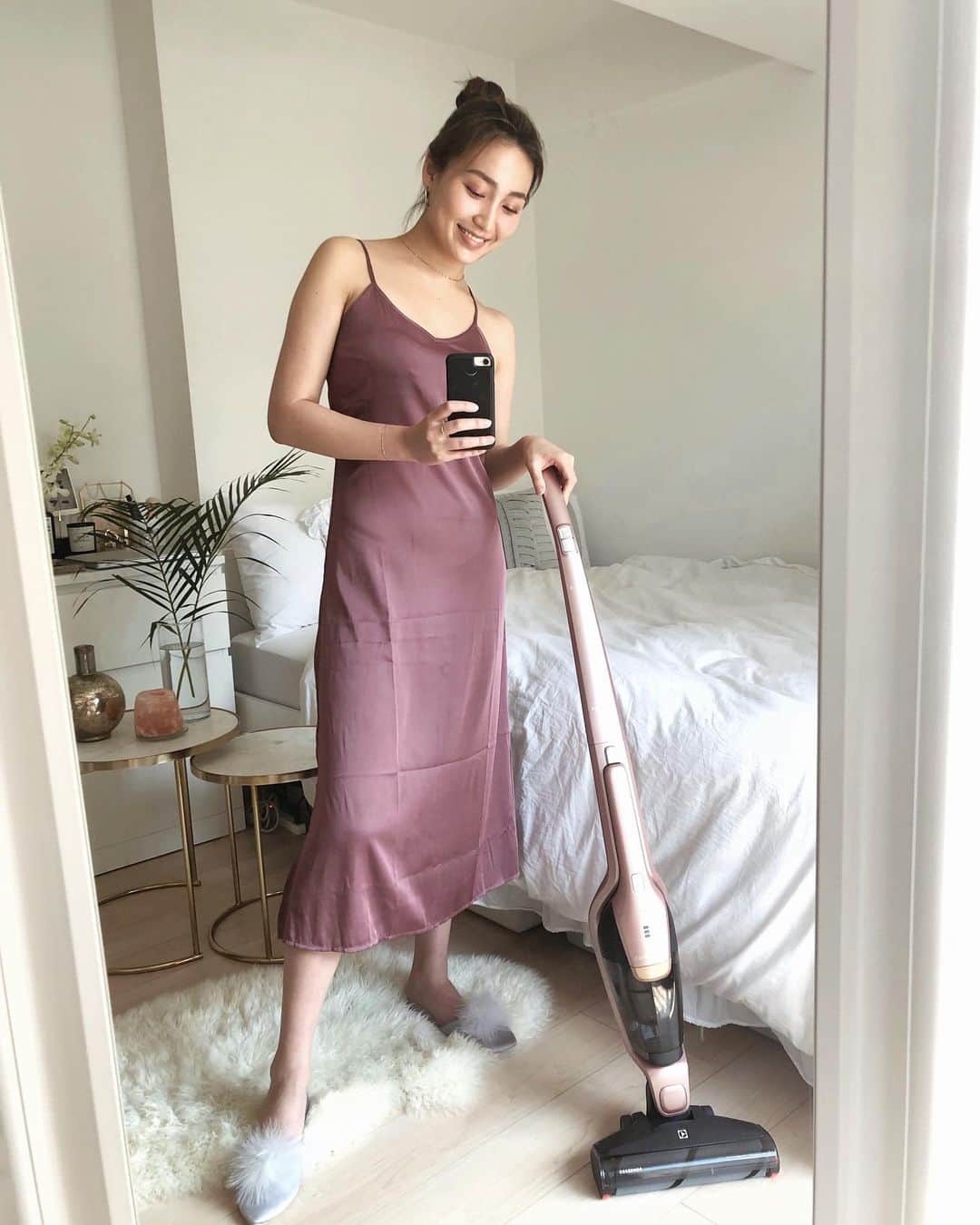 中世古麻衣さんのインスタグラム写真 - (中世古麻衣Instagram)「ELECTROLUX ERGORAPID POWER PRO🧺🛏🌿 スウェーデンのブランドElectroluxの掃除機をいただき、お掃除タイムが快適に！ 自立式で使いやすくて嬉しい〜 リフレッシュして明日からまた1週間頑張りましょう♡ . . . . . . #掃除機#ねこそぎ#ペットの毛#スティッククリーナー#吸引#2in1#エレクトロラックス#エルゴラピード#エレクトロラックスエルゴラピード」8月4日 23時38分 - mainakaseko