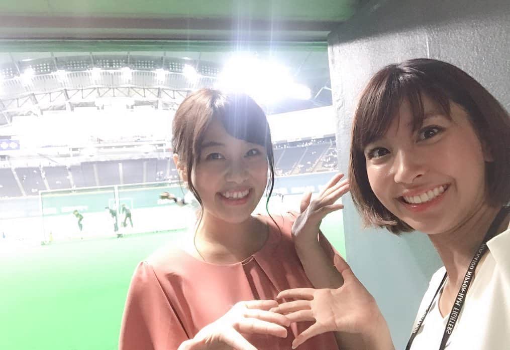 西村志野さんのインスタグラム写真 - (西村志野Instagram)「＊ 同じく #GAORA のリポーター、 あずみちゃんと久しぶりに 札幌ドームで会えました✨ ＊ いつも元気いっぱいのあずみちゃん☺️ リポートは1人ずつ担当なので なかなか会えないのです。 ＊ これからもGAORA中継を よろしくお願いします(*^^*) ＊ #lovefighters #中継 #リポーター  #草野あずみ #西村志野」8月4日 23時40分 - shinonishimura_