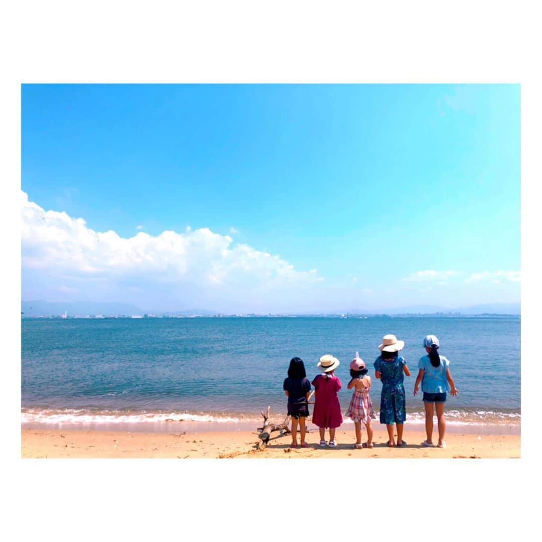 伊藤舞さんのインスタグラム写真 - (伊藤舞Instagram)「🏖 女子大集合♡ . 娘たちとママたちでBBQ。 食べて、遊び倒して、 紫外線もたっぷり浴びて…。 . 慌ててパックをする日曜日の夜。笑 . . #summer #friends  #bbq #luigans #fukuoka」8月4日 23時51分 - maiito_fbs