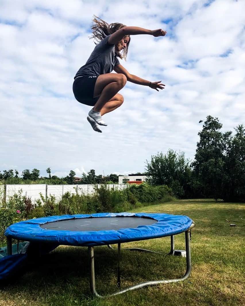 ダフネ・シパーズさんのインスタグラム写真 - (ダフネ・シパーズInstagram)「Jump around! 🔆 #trampolinefun」8月4日 23時52分 - dafne_schippers
