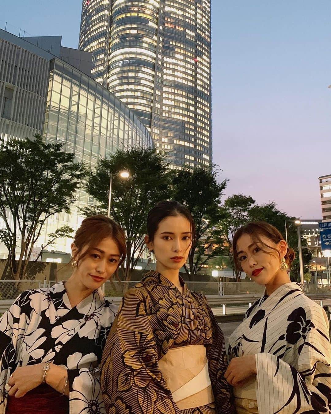 のインスタグラム：「浴衣着たいけど祭りの人混みで着るの ちょっとしんどいよなあ〜と思ってたので ドレスコード浴衣にしたの丁度良かったかも( ^ω^ ) . . 👘 @sweetangel_sa . . 2枚目はされるがままのけんこちゃん。 ちょっと嬉しそうだな、、 . #baby  #momlife #mommylife #mommy  #ママリ #育児 #男の子ママ #女の子ママ #mamanoko #ママライフ  #２歳 #0歳  #二人育児 #motherof2 #motherhood #ベイビーシャワー #和風ベイビーシャワー #japan #japanese #babyshower #japanesebabyshower #浴衣 #着物 #ハッピ #kimono #yukata」