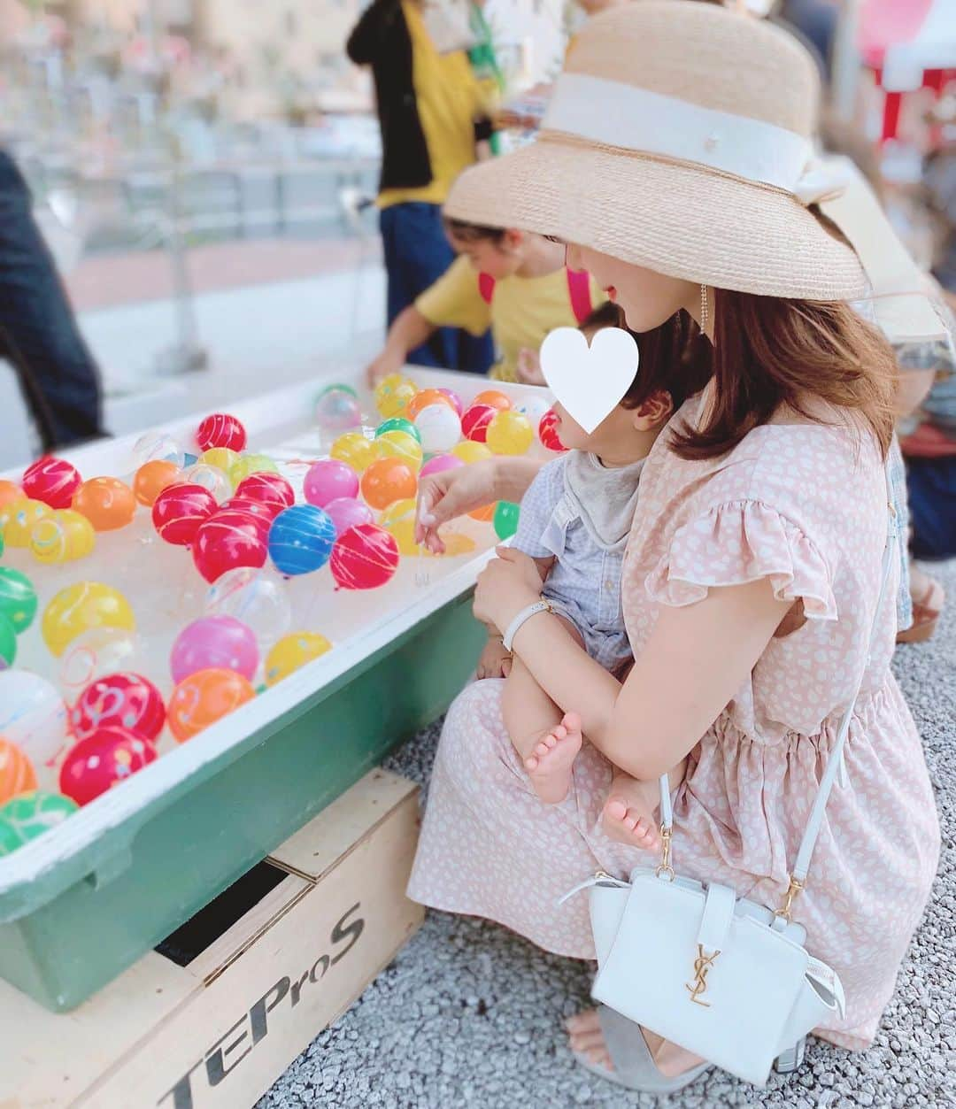 中田絵里奈さんのインスタグラム写真 - (中田絵里奈Instagram)「. 初めてのお祭り🍧💕 . カラフルなヨーヨーに🎈 目をキラキラさせてたので 無事にお目当てのが取れてひと安心😅 . 輪投げしたり焼きそば食べたり 楽しかったなぁ😊❤︎」8月4日 23時48分 - erinanakata