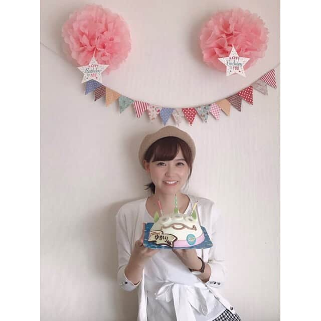 三島ゆかりさんのインスタグラム写真 - (三島ゆかりInstagram)「今年1回目の誕生日お祝いをしてくれました〜💖🎂🎈 ありがとう😆🙌✨ ろうそくが3本…🕯 正確には8月29日です🍎 焼肉の日🥓 お祝い待ってますwww🎁 #三島ゆかり #ゆかりんご #誕生月 #8月29日 #焼肉の日 #三十路 #女は30代から #お祝いありがとう #アイスケーキ #甘いもの嫌い #アイスは好き #ディズニー詳しくない #トイストーリー #こいつ誰 #ろうそく3本 #誕生日はいくつになっても嬉しい #ゆかりんごチャンネル #ゆかりんごgames #youtuber #タレント #フリーアナウンサー #ラジオdj #followｍe」8月4日 23時49分 - apple340