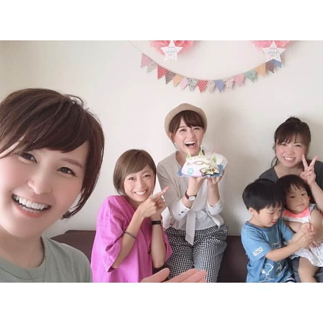 三島ゆかりさんのインスタグラム写真 - (三島ゆかりInstagram)「今年1回目の誕生日お祝いをしてくれました〜💖🎂🎈 ありがとう😆🙌✨ ろうそくが3本…🕯 正確には8月29日です🍎 焼肉の日🥓 お祝い待ってますwww🎁 #三島ゆかり #ゆかりんご #誕生月 #8月29日 #焼肉の日 #三十路 #女は30代から #お祝いありがとう #アイスケーキ #甘いもの嫌い #アイスは好き #ディズニー詳しくない #トイストーリー #こいつ誰 #ろうそく3本 #誕生日はいくつになっても嬉しい #ゆかりんごチャンネル #ゆかりんごgames #youtuber #タレント #フリーアナウンサー #ラジオdj #followｍe」8月4日 23時49分 - apple340