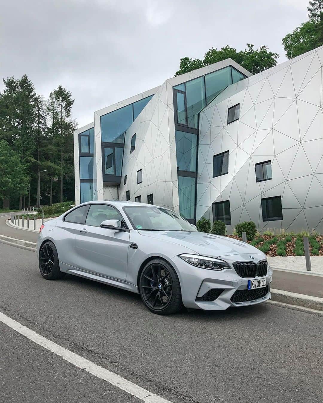 BMWのインスタグラム：「Reflecting the clouds' silver lining. The BMW M2 Competition. #TheM2 #BMW #M2 #BMWM #BMWrepost @m2_eleven __ BMW M2 Competition: Fuel consumption in l/100 km (combined): 10.0 (9.2). CO2 emissions in g/km (combined): 227 (209). The figures in brackets refer to the vehicle with seven-speed M double-clutch transmission with Drivelogic. The values of fuel consumptions, CO2 emissions and energy consumptions shown were determined according to the European Regulation (EC) 715/2007 in the version applicable at the time of type approval. The figures refer to a vehicle with basic configuration in Germany and the range shown considers optional equipment and the different size of wheels and tires available on the selected model. The values of the vehicles are already based on the new WLTP regulation and are translated back into NEDC-equivalent values in order to ensure the comparison between the vehicles. [With respect to these vehicles, for vehicle related taxes or other duties based (at least inter alia) on CO2-emissions the CO2 values may differ to the values stated here.] The CO2 efficiency specifications are determined according to Directive 1999/94/EC and the European Regulation in its current version applicable. The values shown are based on the fuel consumption, CO2 values and energy consumptions according to the NEDC cycle for the classification. For further information about the official fuel consumption and the specific CO2 emission of new passenger cars can be taken out of the „handbook of fuel consumption, the CO2 emission and power consumption of new passenger cars“, which is available at all selling points and at https://www.dat.de/angebote/verlagsprodukte/leitfaden-kraftstoffverbrauch.html.」