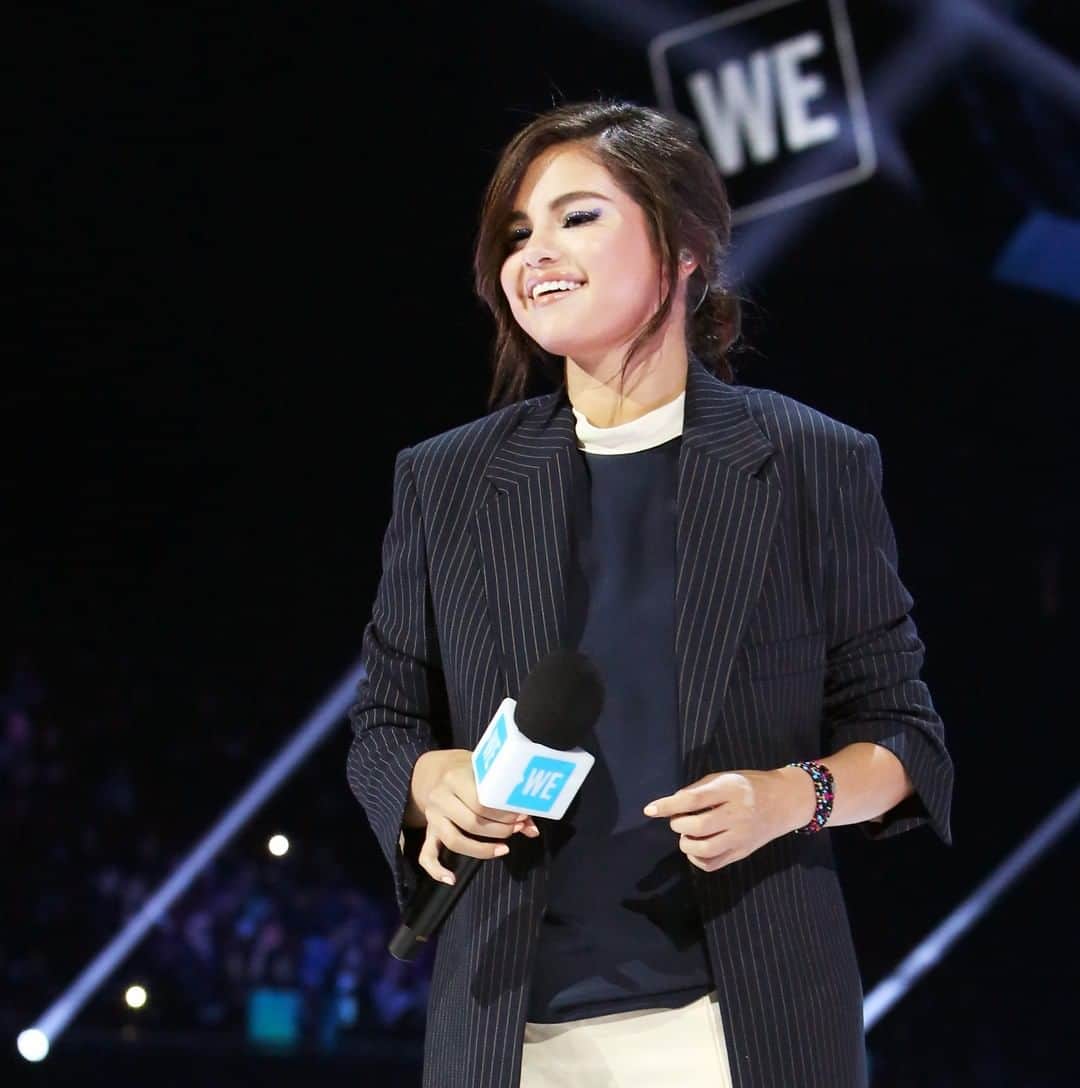 アメリカン・ブロードキャスティング・カンパニーのインスタグラム：「Join Selena Gomez for an unforgettable #WEday, celebrating the positive impacts made by young people across the country. Don't miss this star-studded special featuring Neil Patrick Harris, Joe Jonas, Natalie Portman, Chance The Rapper, and more, on Friday at 8|7c!」