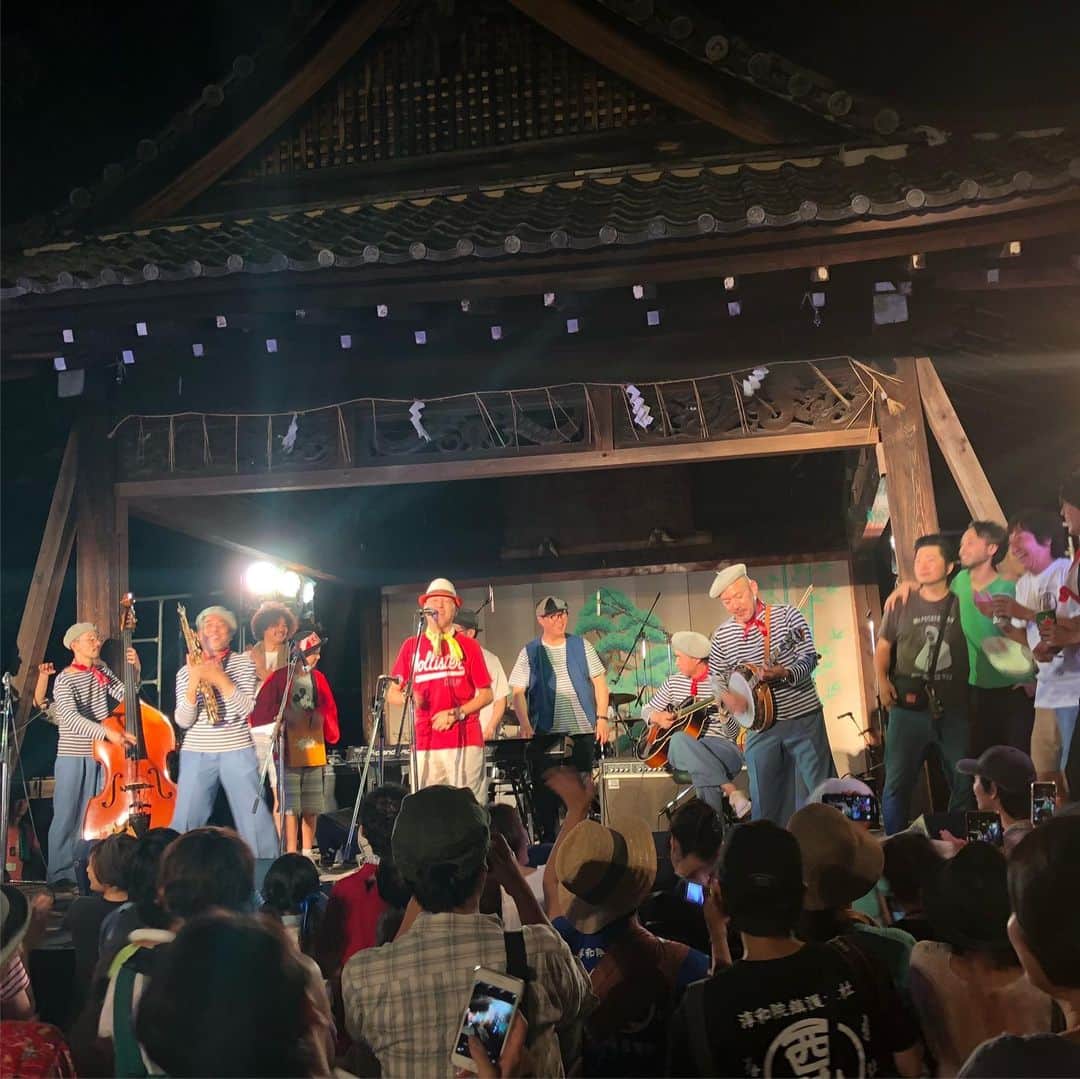 Princess M Classicのインスタグラム：「Princess M Classic のボギーです。 今日もいい天気でした。 午後から西院フェスで楽しませて頂きましたー  PA席の前の地面に座ってビールを飲み続けてました🤣  ウルフルズケイスケさん、リクオさんを始め、素晴らしい出演者のみの素晴らしい演奏に酔いましたねー😍  ストレスフリーないい時間を過ごす事が出来て幸せ💕  関係者の方々、お疲れ様でした！  #antique  #アンティーク #京都  #西院フェス  #音楽最高  #ビール飲み続け  #いつか出演 ？」