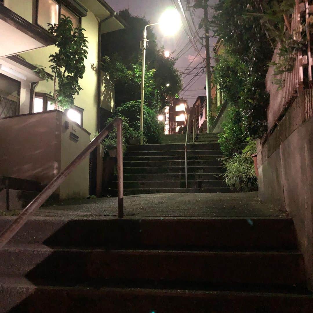 櫻井リヤさんのインスタグラム写真 - (櫻井リヤInstagram)「青山墓地付近#夜散歩#階段#坂道#港区」8月5日 0時01分 - liya_sakurai