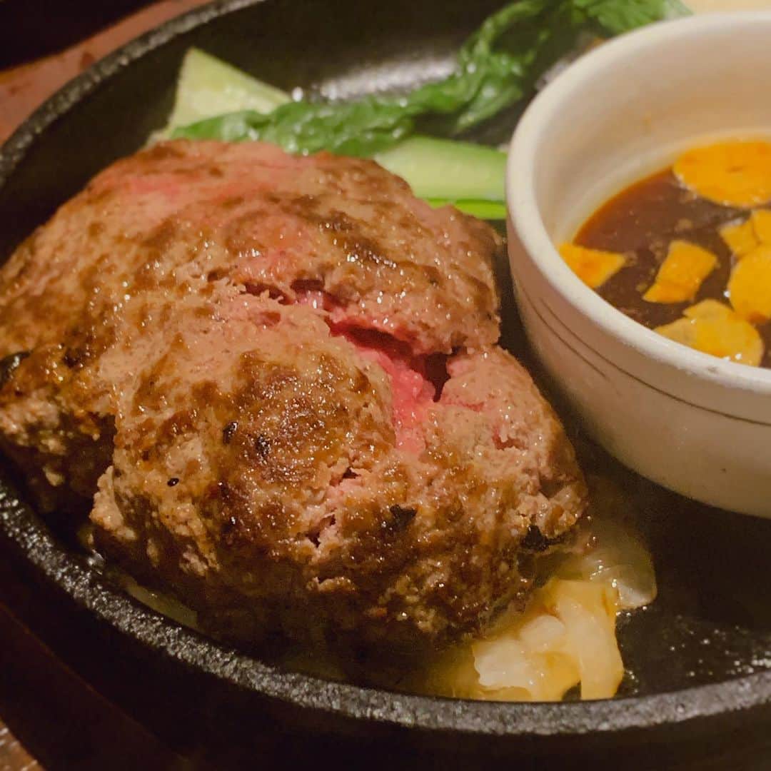 和地つかささんのインスタグラム写真 - (和地つかさInstagram)「この前、イベントした #肉横 #肉神 にいってきたよー❣️美味しかった〜😚💓めずらしくごはん笑 1万人以上フォロワーいる方はこんなツイートしたら5000円OFFらしいからオヌヌメだよん⭐️ #coreインフルエンサー #渋谷肉横丁 #生で食べれるハンバーグ #うま」8月4日 23時56分 - tsutam_