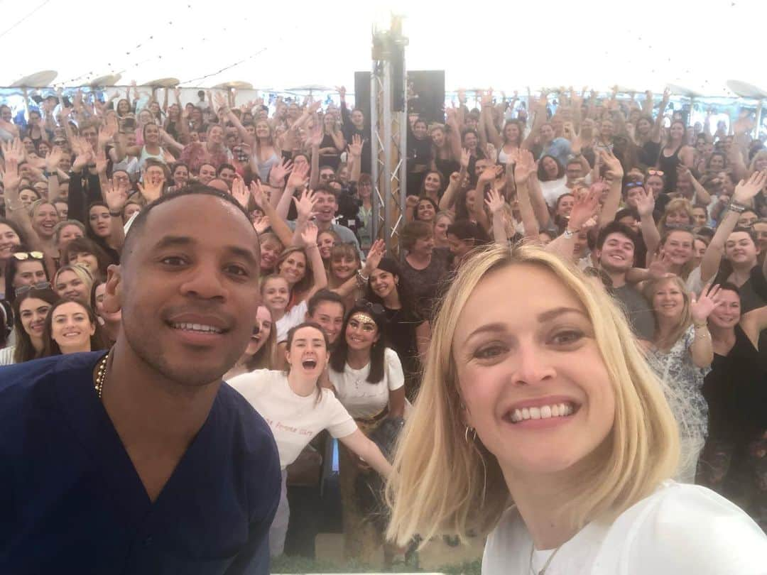 ファーン・コットンさんのインスタグラム写真 - (ファーン・コットンInstagram)「One of my oldest mates and finally, at last, we got round to recording our #HappyPlace Podcast 🎙coming soon! @regyates #happyplacefestival2019」8月5日 0時08分 - fearnecotton