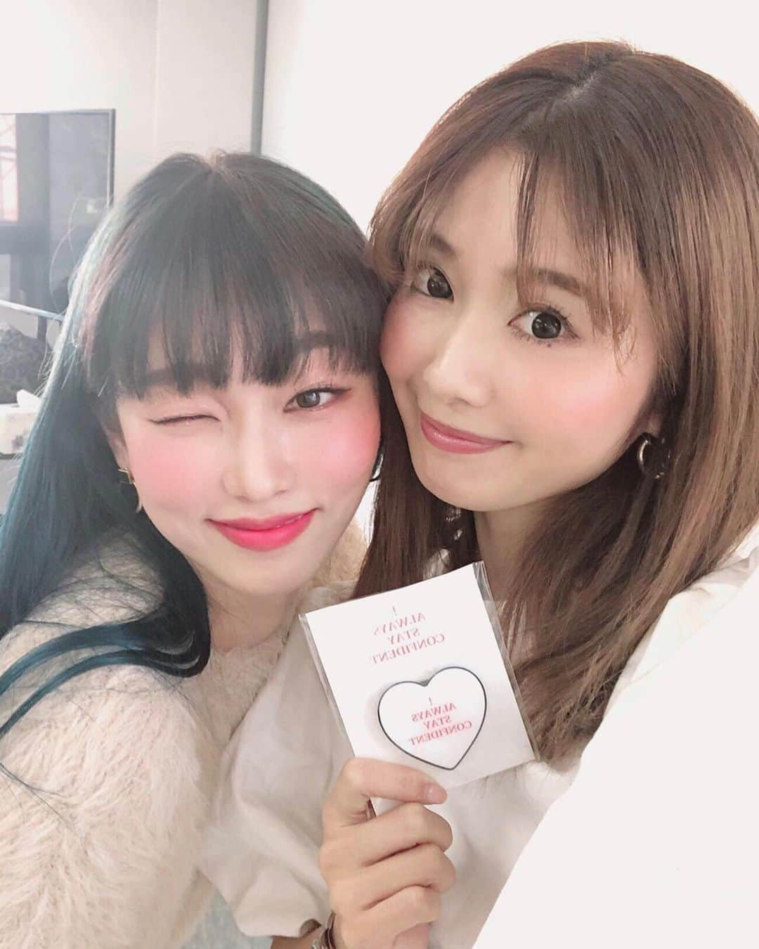 一木美里さんのインスタグラム写真 - (一木美里Instagram)「🇰🇷美容ユーチューバー【 @kimdayeong_life さん】へのインタビュー✨ #MillyKorea _ 𝐅𝐑𝐎𝐍𝐓𝐋𝐈𝐍𝐄 𝐫𝐞𝐩𝐨𝐫𝐭 プロフィールのリンクから読めます✔️本当に美しくて ファンの方のためにしっかり情報を届けようとする誠実な人柄がステキだなぁ💕と思いました💖✨ _ She is so beautiful and sweet,I felt that she is so honest ✨감사합니다 💛 _ _ #YouTuber#fashion#cosme#beauty#influencer#インフルエンサー#韓国#kfashion #韓国旅行 # #韓国人モデル#멋쟁이#패션」8月5日 0時01分 - misato_ichiki