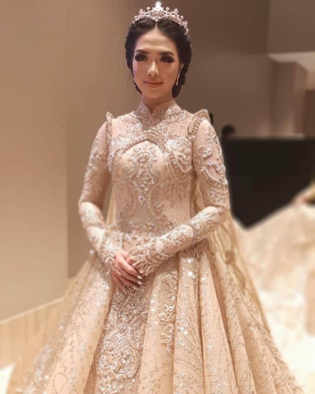 Ivan Gunawanさんのインスタグラム写真 - (Ivan GunawanInstagram)「. “ The wedding gown is all about your personality. Every woman deserves to look extravagant on her wedding day. Dress choice is so intimate, that’s why i care about it so much. And every details tells you a story. May all the happiness always be with the bride.  Wedding dress by @love_ivangunawan “ / / #ivangunawan #lovebyivangunawan #weddingdress #weddingdreamdress」8月5日 0時02分 - ivan_gunawan