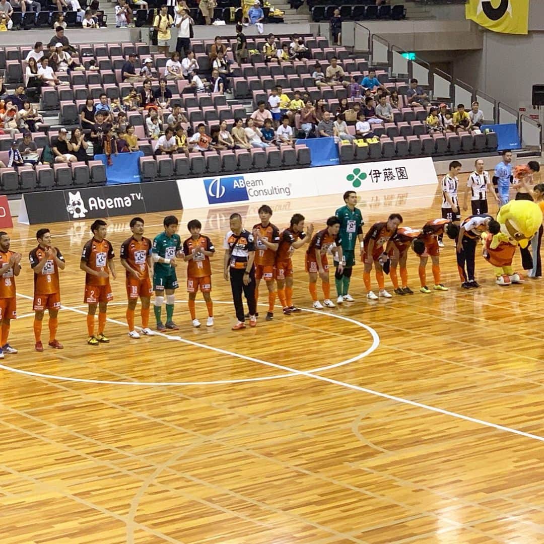 Chiakiさんのインスタグラム写真 - (ChiakiInstagram)「. シュライカー大阪vsペスカドーラ町田 ･ 久しぶりのFリーグ観戦👀⚽️ 前半0-2で負けてたけど、後半3点決めて逆転勝ち😆🙌 めっちゃ面白い試合で楽しかったぁ＼(^^)／☀️🌈 やっぱり、生観戦は良いね👍👍 点決まった瞬間盛大にガッツポーズしたよ😁笑 また観に行きたい🥳🥳🥳 ･ #Fリーグ #フットサル #シュライカー大阪 #」8月5日 0時02分 - chianyanchu