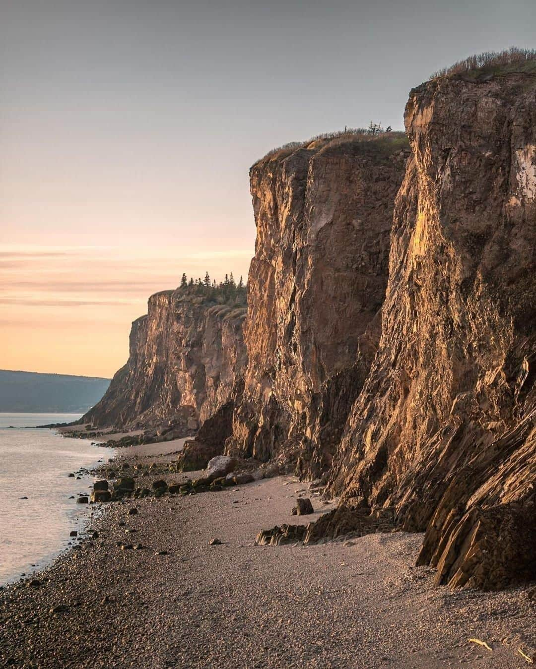 Explore Canadaさんのインスタグラム写真 - (Explore CanadaInstagram)「If you’re interested in getting off the beaten path, Cape D’Or in Nova Scotia is certainly worth a visit. Beyond stunning views of these rocky outcrops, Cape D’Or hosts a lighthouse, guesthouse, and restaurant that has incredible views of the Bay of Fundy. It makes for a great day trip from Halifax, located just under 3 hours away by car. #ExploreCanada ⁠ ⁠ 📷: @jsn.ptrsn⁠ 📍: @visitnovascotia⁠ ⁠ #VisitNovaScotia⁠」8月5日 0時05分 - explorecanada