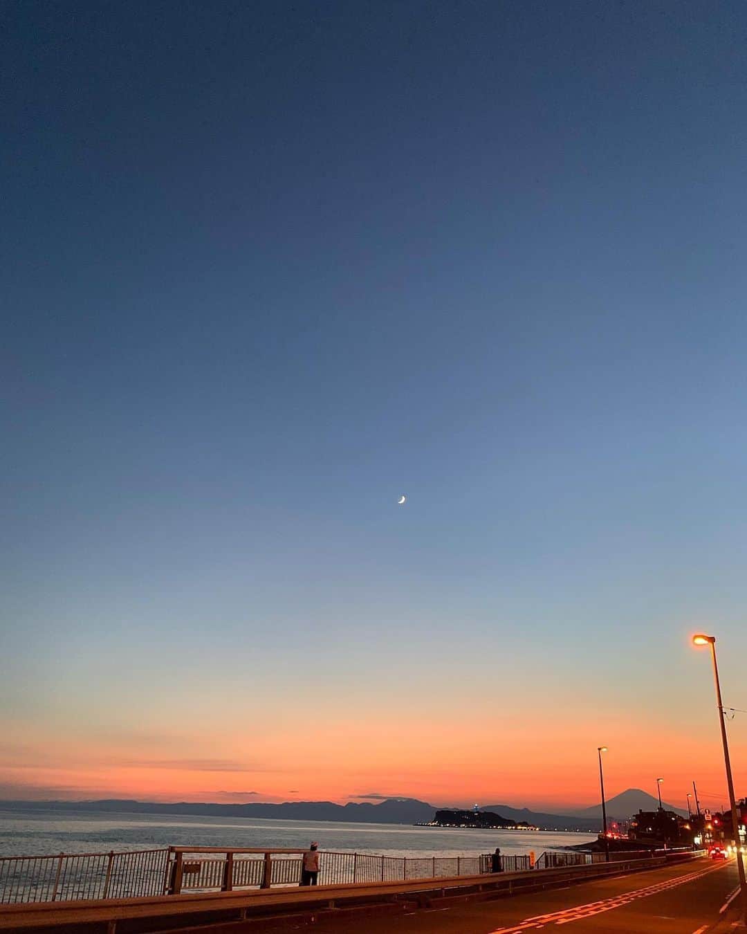 宮本茉由さんのインスタグラム写真 - (宮本茉由Instagram)「. 帰り道、綺麗な夕日を見られて幸せだったぁ。。 明日からも頑張りましょう！ おやすみなさい☺︎☺︎☺︎」8月5日 0時06分 - mayu_miyamoto_official