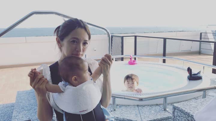 田中涼子のインスタグラム：「とーっても癒される誕生日過ごさせてもらっちゃった🥰  何年か前から何歳の誕生日なのか書いてないけど(笑)  また1年家族の笑顔を守れるようにがんばろーっ⭐︎ #mybirthday  #2児のママ」