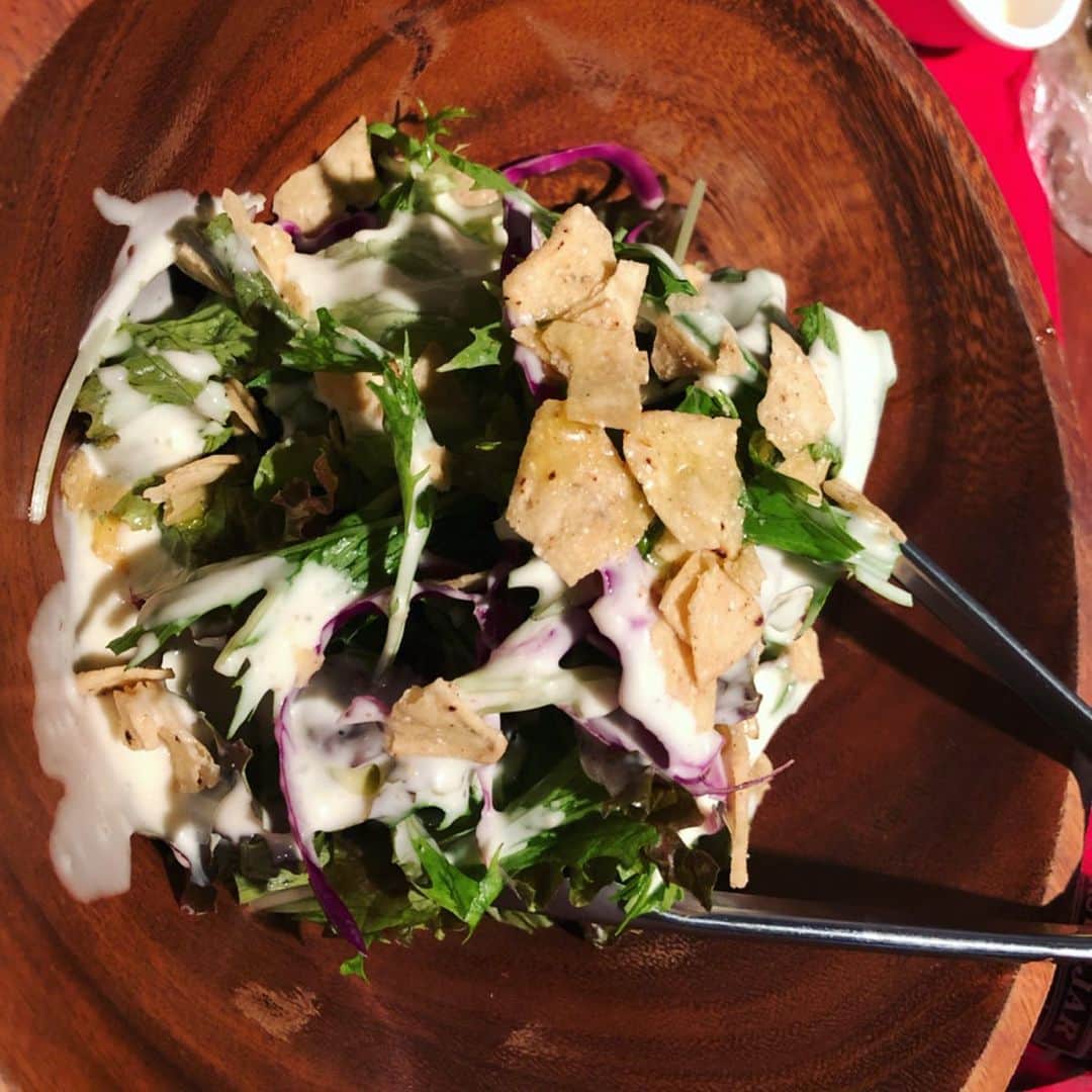世手子さんのインスタグラム写真 - (世手子Instagram)「I feel Brazil by Shrasco(^｡^) I ate Shrasco after the live show(*≧∀≦*) Thanks everybody!Very fun comments gooood(๑>◡<๑) @herb_carne #ハーブカルネ へライブ終わりに行ってきたよー(*´◒`*) 暑い中、 #世界一大きい金魚すくい イベントの #アコースティックライブ お越し頂きありがとうございました！ お昼の暑いライブの後は 暑いシュラスコで乾杯っっ @queen.lupis の新しいバックでるんるん（≧∇≦） #バッグ：#ルピス @queen.lupis (bag0015) #本格シュラスコ が #飲み放題食べ放題 で4200円はやすいー！！！(食べログ限定) 色んなメニューでてきます(^_^)v 楽しいー！ 心も体も癒されるっっ 熱中症もふっとぶ！ #イケメン店長 さんが笑顔でお出迎え(〃ω〃) 揚げたてポテトフライと #焼きパイナップル も堪能してほしい(*´∇｀*) 夏だねー✌︎('ω')✌︎ 町田 ハーブカルネで検索(#^.^#) Casting by @woomy.restaurant」8月5日 0時08分 - rojide