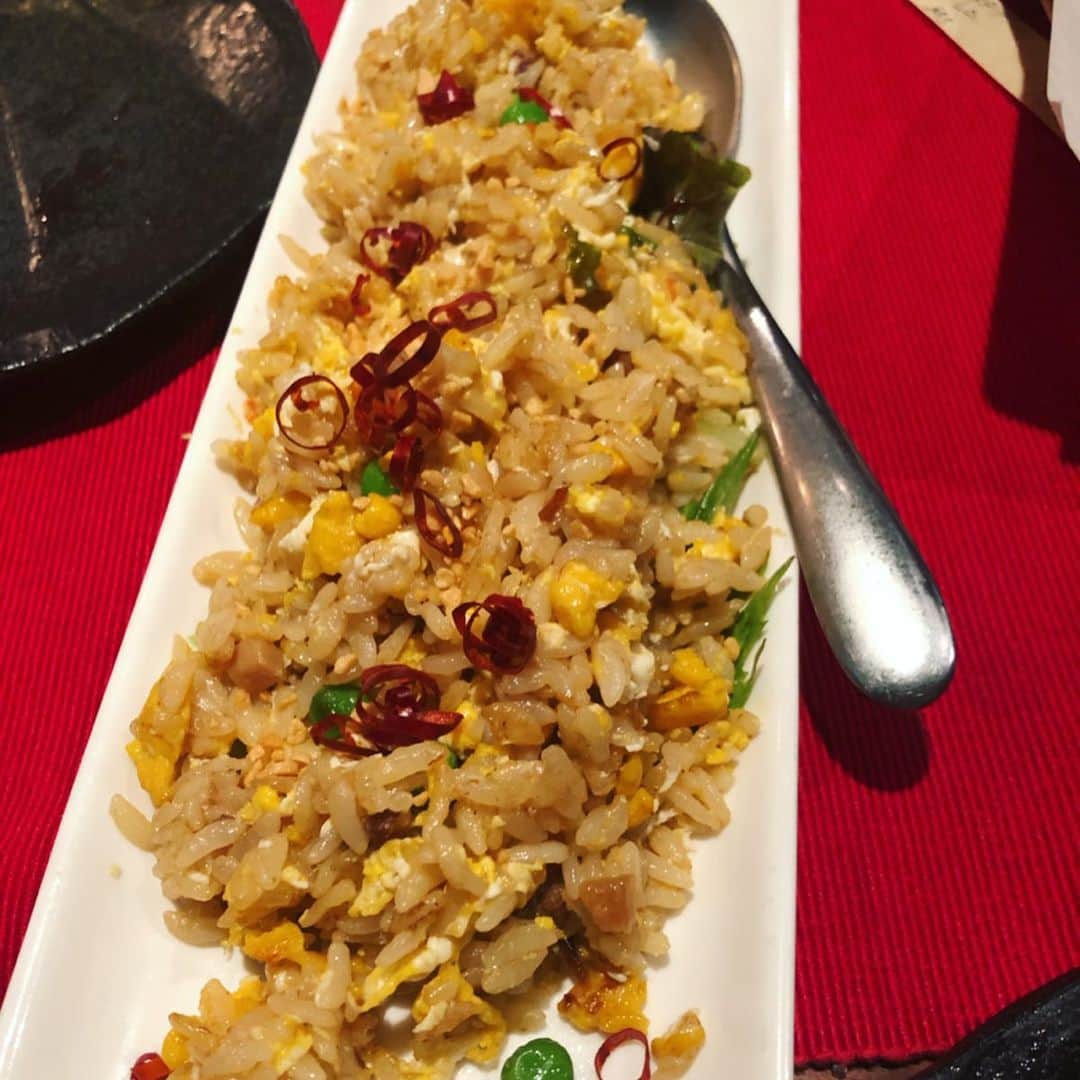 世手子さんのインスタグラム写真 - (世手子Instagram)「I feel Brazil by Shrasco(^｡^) I ate Shrasco after the live show(*≧∀≦*) Thanks everybody!Very fun comments gooood(๑>◡<๑) @herb_carne #ハーブカルネ へライブ終わりに行ってきたよー(*´◒`*) 暑い中、 #世界一大きい金魚すくい イベントの #アコースティックライブ お越し頂きありがとうございました！ お昼の暑いライブの後は 暑いシュラスコで乾杯っっ @queen.lupis の新しいバックでるんるん（≧∇≦） #バッグ：#ルピス @queen.lupis (bag0015) #本格シュラスコ が #飲み放題食べ放題 で4200円はやすいー！！！(食べログ限定) 色んなメニューでてきます(^_^)v 楽しいー！ 心も体も癒されるっっ 熱中症もふっとぶ！ #イケメン店長 さんが笑顔でお出迎え(〃ω〃) 揚げたてポテトフライと #焼きパイナップル も堪能してほしい(*´∇｀*) 夏だねー✌︎('ω')✌︎ 町田 ハーブカルネで検索(#^.^#) Casting by @woomy.restaurant」8月5日 0時08分 - rojide