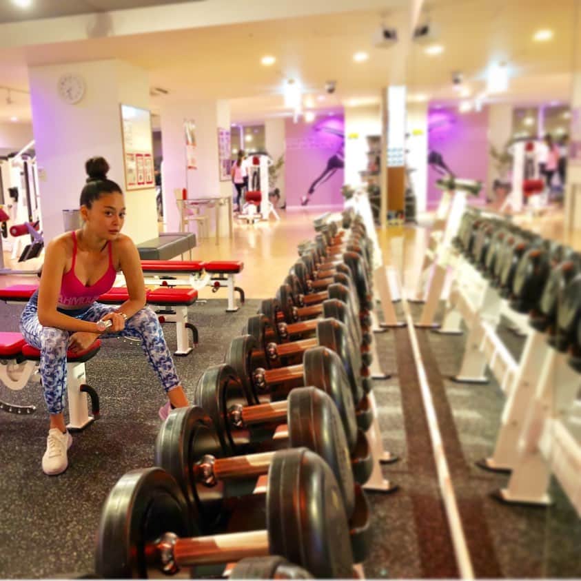 のインスタグラム：「Exercise keep my body and mind strong @figurebody_sakae 運動やトレーニングは体だけじゃ無く精神も強くなれる 💪 tell me more about your workout !? 皆さんのトレーニング運動はどうしてますか？#yuumibodymake #havefun #motivation #gym #フィギュアボディ#運動 #トレーニング #ワークアウト #ワークアウト女子」