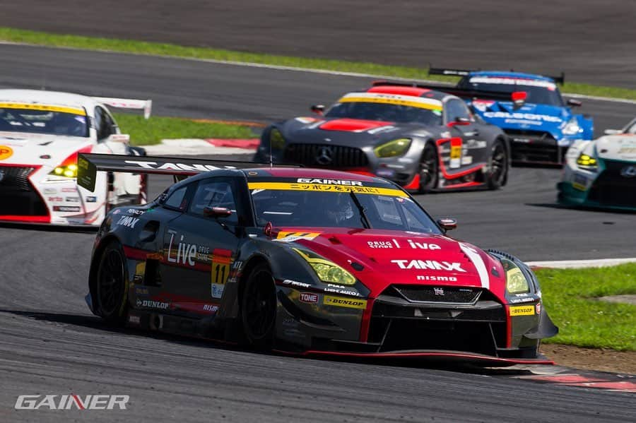 平中克幸さんのインスタグラム写真 - (平中克幸Instagram)「. SUPER GT Fuji 500 mile . . 予選20位と苦戦を強いられましたが、決勝ではチーム力を発揮し、9位フィニッシュと追い上げる事が出来ました。 . . とても長く、とても辛い戦いでしたがシリーズタイトル獲得を目指す為にはとても重要な戦いでした。 . . 応援して頂いたファンの皆さん、スポンサーの皆様、チームの皆さん、ありがとう御座いました！ . . シリーズも後半へ突入しますが、この先も自分達の全力で戦っていきますので応援宜しくお願い致します。 . . . #gainer #tanax #gtr #supergt #koshidoracing #ficata #でちゃう #アリア #制動屋 #bigdaddygraphics #gt300」8月5日 0時12分 - katsuyukihiranaka