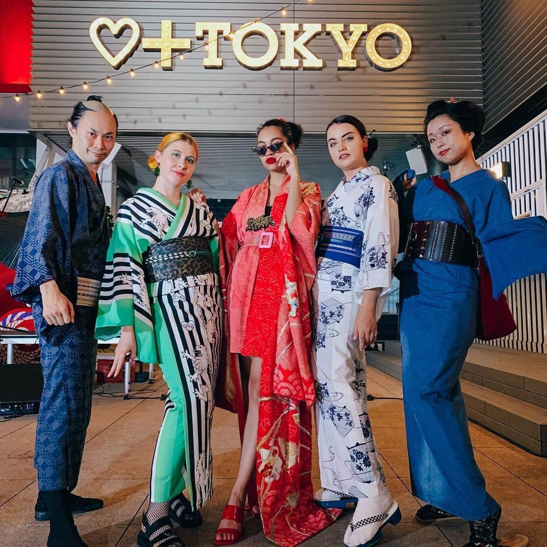 Anji SALZさんのインスタグラム写真 - (Anji SALZInstagram)「Yesterday was a quite stressful but fun day at @plustokyo ‘s Yukata Party 🎉 I was in charge of styling the yukata fashion show with kimono provided by @kyotokimonorental.wargo 🙈 It was so hot and helping re-dressing the models behind the stage during the show nearly left me fainting 😆 but a great experience 🤣 Also thank you for everyone who joined the party 🥳 and @tokyohottie for the fun opportunity. 昨日は銀座のPLUS TOKYOの浴衣パーティーの浴衣ファッションショーのスタイリング担当でしたw 和装は @kyotokimonorental.wargo のものでした。 かなりバタバタしましたが、面白い経験でした。ありがとうございます❤️」8月5日 0時17分 - salztokyo