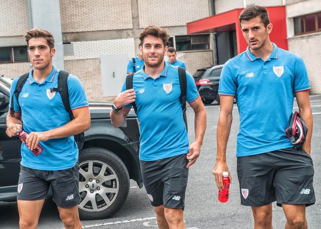 イバイ・ゴメスのインスタグラム：「Dirección Santander 🚎  Tercer y último partido de la semana.  20h. vs @realracingclub ⚽️ ¡A por ello! 💪🏼 Aupa @athleticclub ! 🦁🔴⚪️」