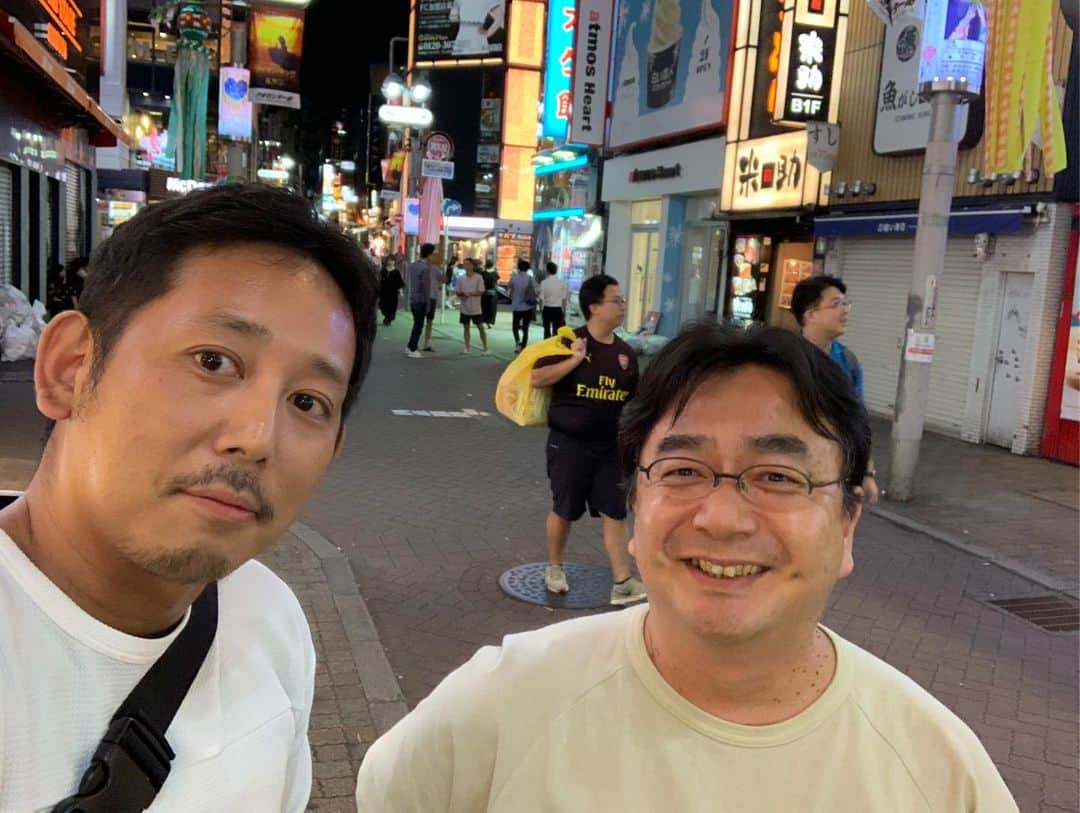 入江悠さんのインスタグラム写真 - (入江悠Instagram)「東京学生映画祭、審査員つながりで、ポレポレ東中野のＯ支配人と。 オッサンにセンター街はキツい……。」8月5日 0時21分 - u_irie