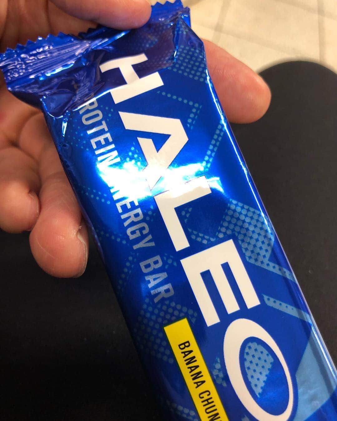 宮田和幸さんのインスタグラム写真 - (宮田和幸Instagram)「間食ににハレオバー。 移動が多いから持ち歩いてます #haleo #プロテイン #筋肉」8月5日 11時19分 - miyata.hercules