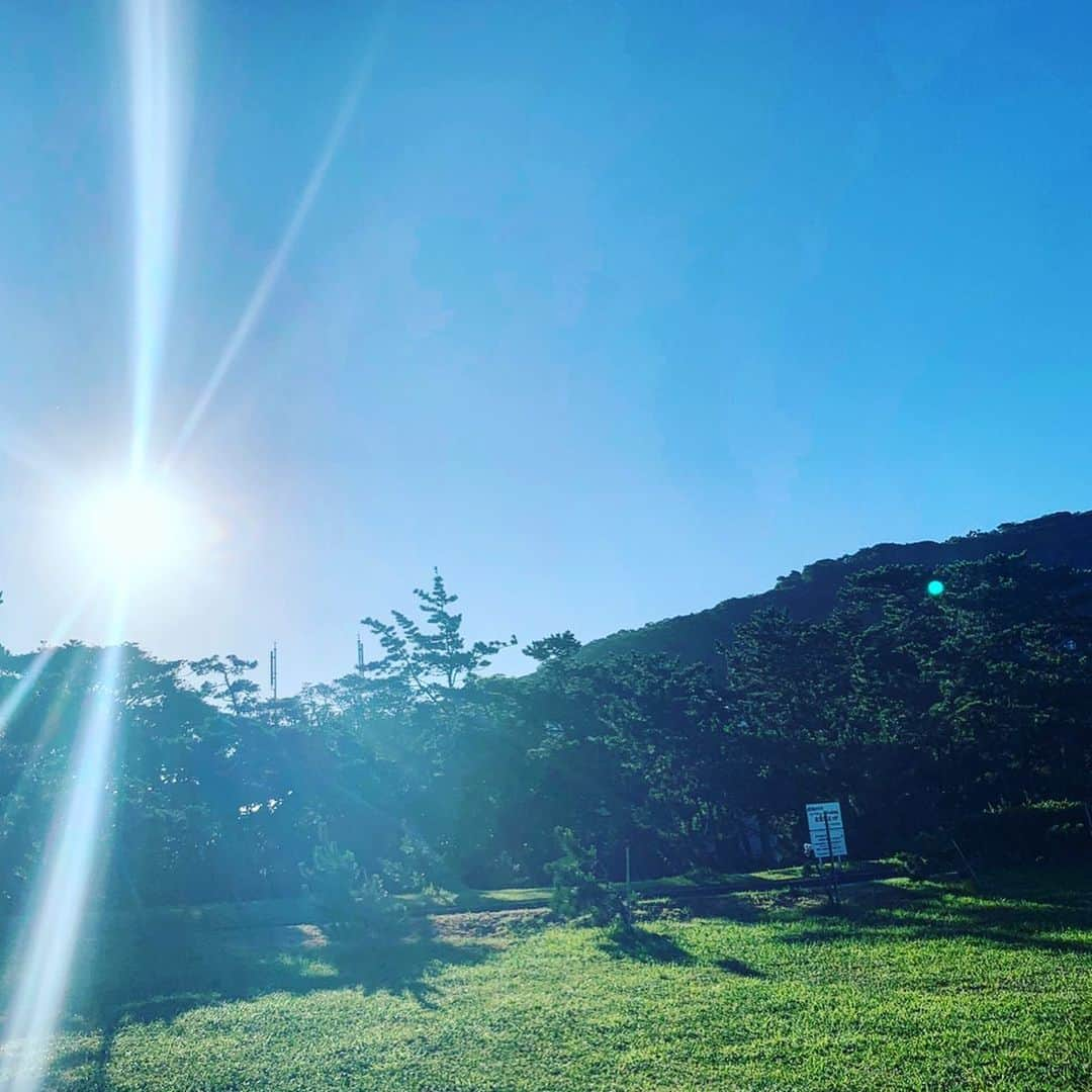 Hiroe Hiranoさんのインスタグラム写真 - (Hiroe HiranoInstagram)「昨日のサンセット。 久しぶりに富士山が綺麗に見えて、 今日の門出を祝福してくれるような時間だった🌞 I’m extremely happy to start our new journey !! Today’s a wonderful day . Photo by @kojito1977  Thanks for your kindness :) #congratulations #happiest #newjourney #❤️ #Hayama #mtfuji #葉山 #japan #日本」8月5日 10時19分 - hiroe_hirano