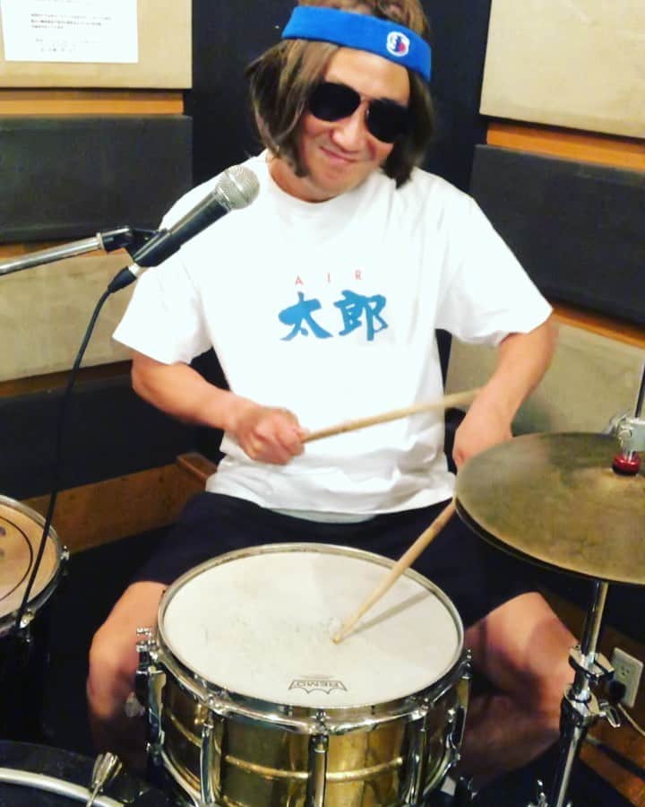 おたこぷーのインスタグラム：「ドラム漫談#35 ドラムスティックギャグ #ドラム #漫談 #スティック #割り箸 #そば #うどん #夏 #フランス #ラフランス #あいみょん #世田谷区 #下北沢 #熊本 #天草 #wanima」