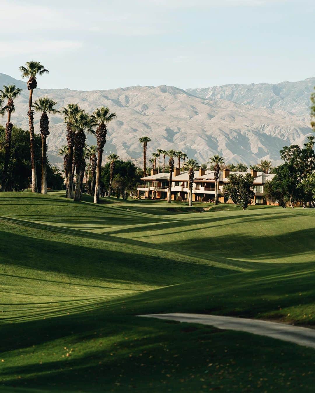 テーラーメイド ゴルフさんのインスタグラム写真 - (テーラーメイド ゴルフInstagram)「Weekend vibes at @desertsprings. Where would you go for a golf weekend getaway? ———— #M5Driver #TeamTaylorMade #DesertSprings #FamilyByJW」8月5日 11時04分 - taylormadegolf