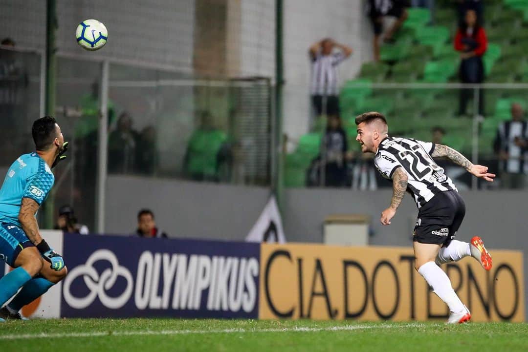ナタンのインスタグラム：「Deus sabe de todas as coisas, confie nele e espere 🙏🏻 AQUI É GALO 🐔💪🏻」