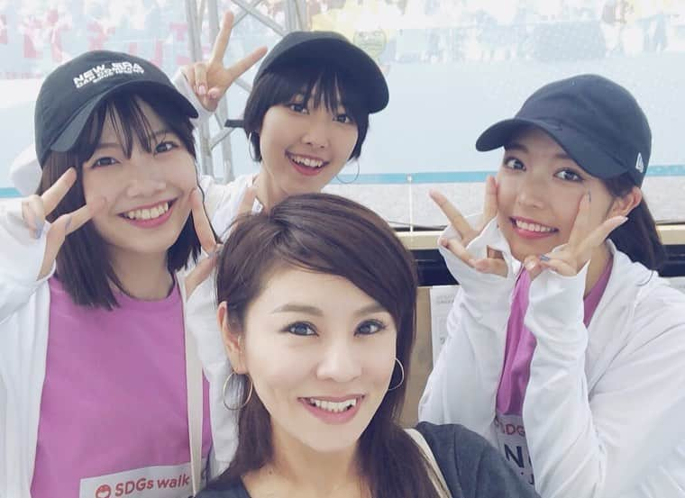 大山恵理乃さんのインスタグラム写真 - (大山恵理乃Instagram)「＊ アイドルになりました。  あ、どつかれますね。 ウソです。  アイドルに紛れ込みました。 ・ ・ NMB48とJewelちゃん。 ・ ・ blogで色々書いてます。 (プロフィールページからblogへ飛べます) ・ ・ ・ #みんわらウィーク #sgdsウォーク  #10kmウォーキング #北海道  #ほんまに北海道ですか #暑すぎるんですけど #みんなかわいすぎた #引率の先生感がすごい ・ ・ #Jewel #nmb48  #太田夢莉 #加藤夕夏 #小嶋花梨 #上西玲 #菖蒲まりん #堀詩音 ・」8月5日 2時12分 - erino_ohyama