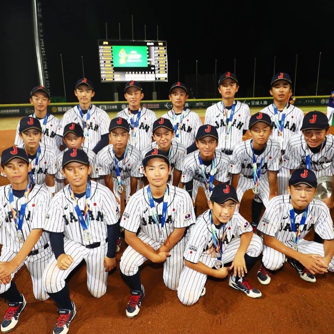 侍ジャパンさんのインスタグラム写真 - (侍ジャパンInstagram)「⠀ 第5回 WBSC U-12 ワールドカップ 決勝 日本 0 - 4 チャイニーズ・タイペイ  初の決勝進出も完封負けを喫し優勝を逃す😢 過去最高成績となる準優勝で大会を終える🥈✨ ⠀ #侍ジャパン #U12代表 #ワールドカップ #準優勝 #仁志敏久 #青木朔真 #髙橋昇聖 #川越昂太郎 #桑元信祐」8月5日 2時16分 - samuraijapan_official