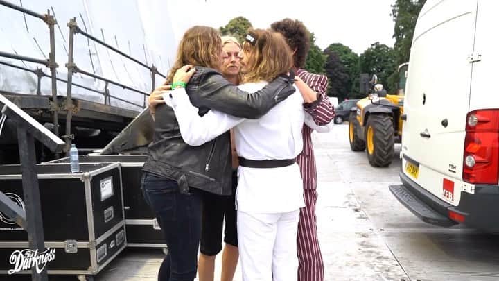 ルーファス・テイラーのインスタグラム：「Little clip from @ramblinmanfair put together by @jennymayfinn  #thedarkness」