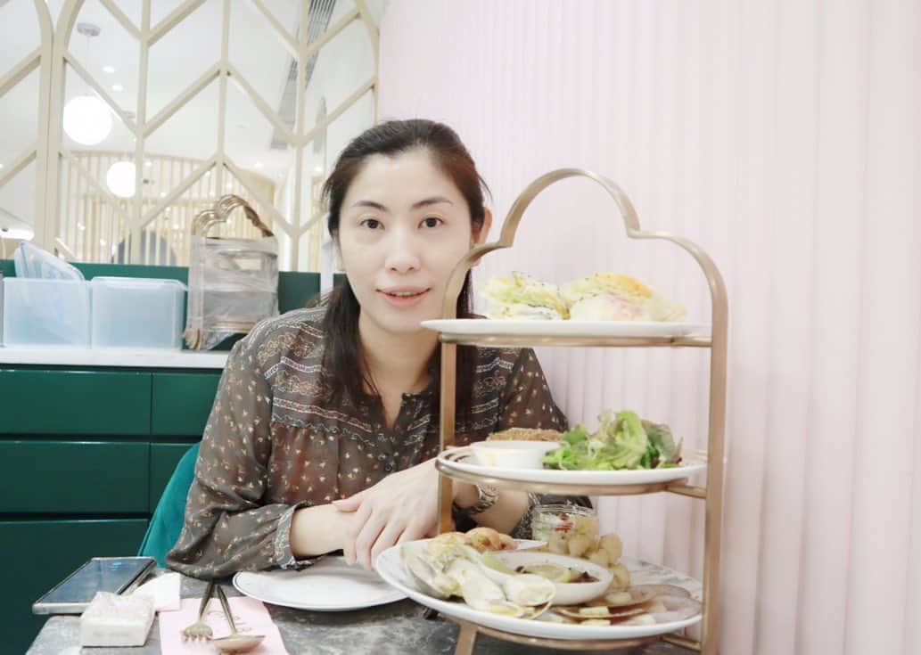 HauTung 巧童在這さんのインスタグラム写真 - (HauTung 巧童在這Instagram)「一日港女🤤🤣」8月5日 2時24分 - hautunnng