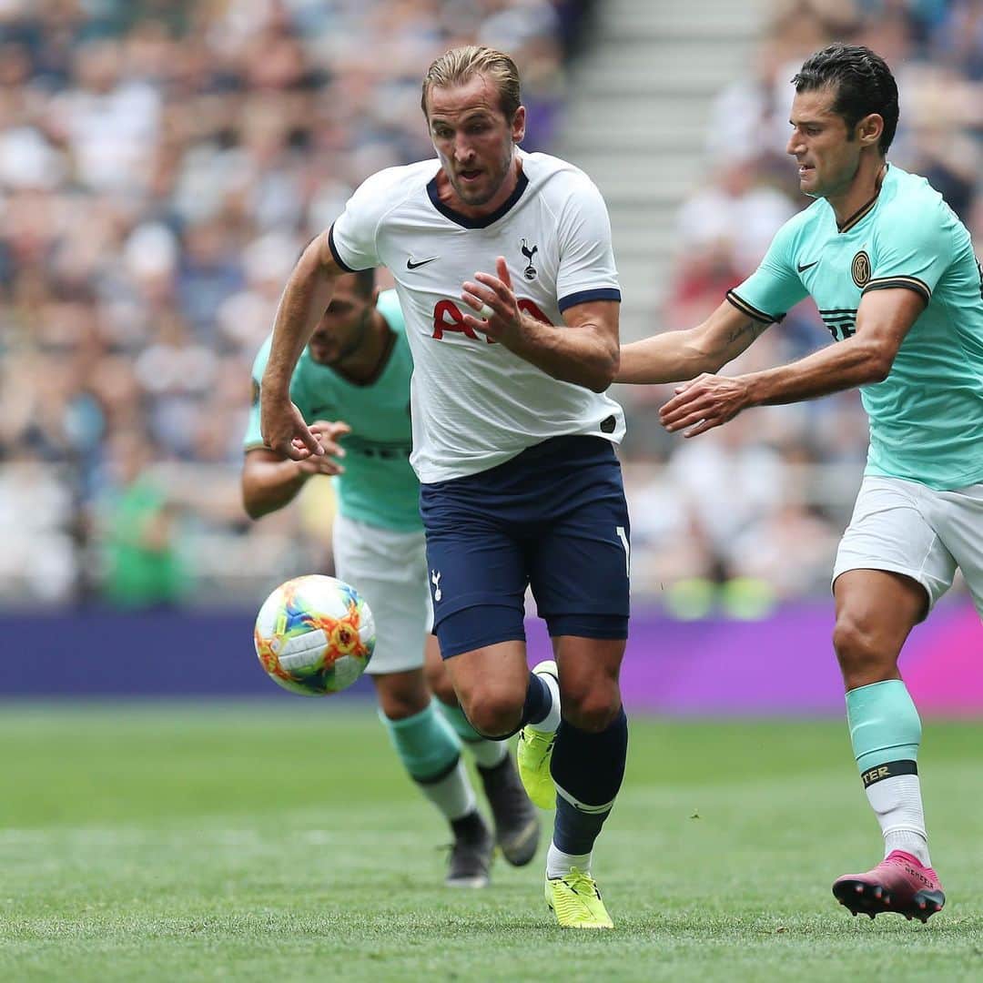 ハリー・ケインのインスタグラム：「Incredible home support before the season starts. Looking forward to Saturday. #COYS」