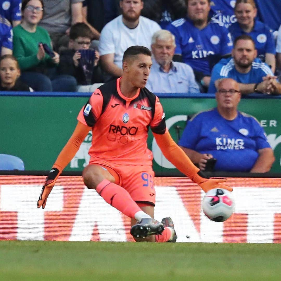 アタランタBCさんのインスタグラム写真 - (アタランタBCInstagram)「🧤💥 @piergollo  #GoAtalantaGo ⚫️🔵 #preseasonUK 🇬🇧 #Atalanta #Bergamo #goalie #football」8月5日 2時47分 - atalantabc