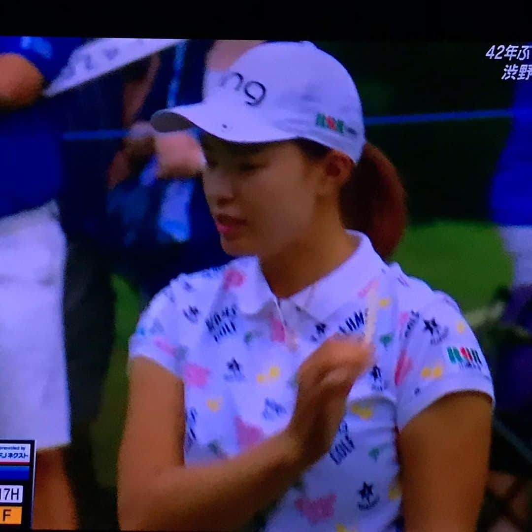 TOGGYさんのインスタグラム写真 - (TOGGYInstagram)「全英女子オープン⛳️ トップタイ最終ホールでおつまみ！  渋野日向子に女神が微笑みますように‼️」8月5日 2時42分 - dj_toggy