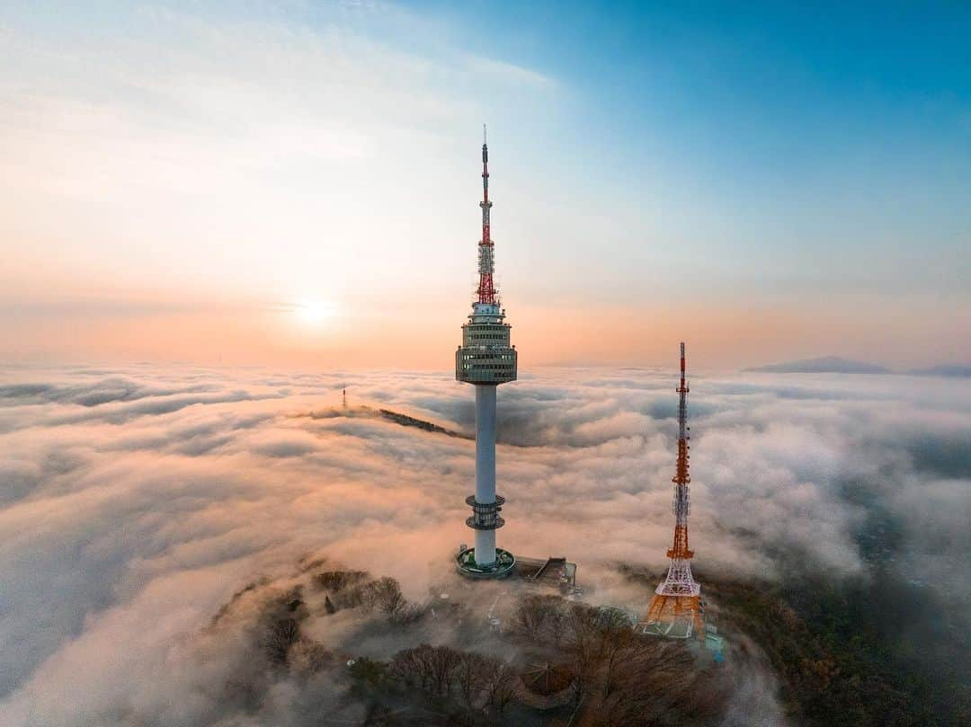 goproさんのインスタグラム写真 - (goproInstagram)「Have you been to Korea? Swipe through some of the best sights from @GoProKR. • 1/5: Get a taste for Korean #Taekwondo with #NOLJA. 📷 @moonchanigraphy 📍 Namsan Valley, Korea • 2/4: Sounds of Korea with @yelim.choi.1238, @u_min_i, @gwonbitna, + @byoung_geum. 📷 @sehjonglim, @zzorishin 📍 Seoul, Korea • 3/5: Looking for color? The Lotus Lantern Festival is for you. 📷 Brenton Kang 📍 Seoul, Korea • 4/5: See the symbol of Seoul with a visit to #NamsanTower. 📷 @marcbaechtold 📍 YTN #SeoulTower, Korea • 5/5: Want to escape the city? Go off-road in the Hoseo region. 📷 @moonchanigraphy 📍 Chungcheongbuk-do, Korea • • • #GoProTravel #TripOn #GoPro #Korea #SeoulStory」8月5日 2時51分 - gopro