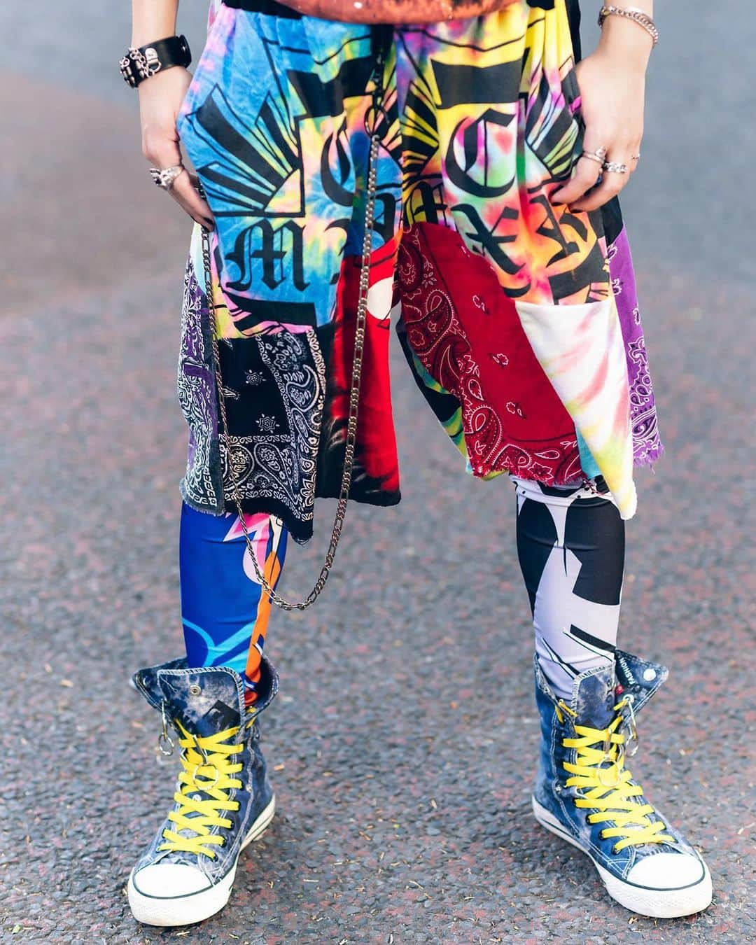 Harajuku Japanさんのインスタグラム写真 - (Harajuku JapanInstagram)「18-year-old Japanese dancer/artist Shiryu (@shiryupondan) on the street in Harajuku. He’s wearing a colorful graphic look that includes a Cote Mer (@cotemer_official) crossbody bag and denim sneakers.」8月5日 2時57分 - tokyofashion