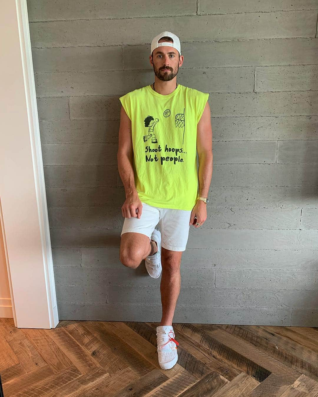 ケビン・ラブさんのインスタグラム写真 - (ケビン・ラブInstagram)「“Shoot Hoops...NOT People.”」8月5日 3時02分 - kevinlove