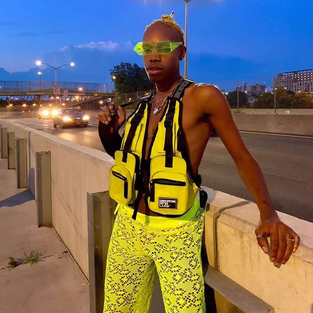 ジョージジーナ&ルーシーのインスタグラム：「@ziggymackjohnson 🤯🤯🤯🤯 w/ our tactical vest in colorway acid yellow 💛 • • • • • #georgeginalucy #gglsquad #snobshots #hypebeast #hsstyle #35mm #vsco #justgoshoot #simplefits #basementapproved #portraiture #bag #accessoires #streetwear #paris #france #fashionweek #menswear #ootdmen #streetfashion #mensfashion #highsnobiety」
