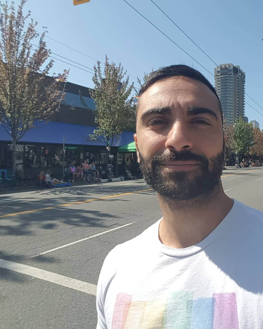 リー・マジャブさんのインスタグラム写真 - (リー・マジャブInstagram)「Streets are starting to fill up for the Vancouver Pride Parade! 🏳️‍🌈 ❤💙💚💛💜💟 #HappyPride #Pride #LoveIsLove」8月5日 3時17分 - leemajdoub