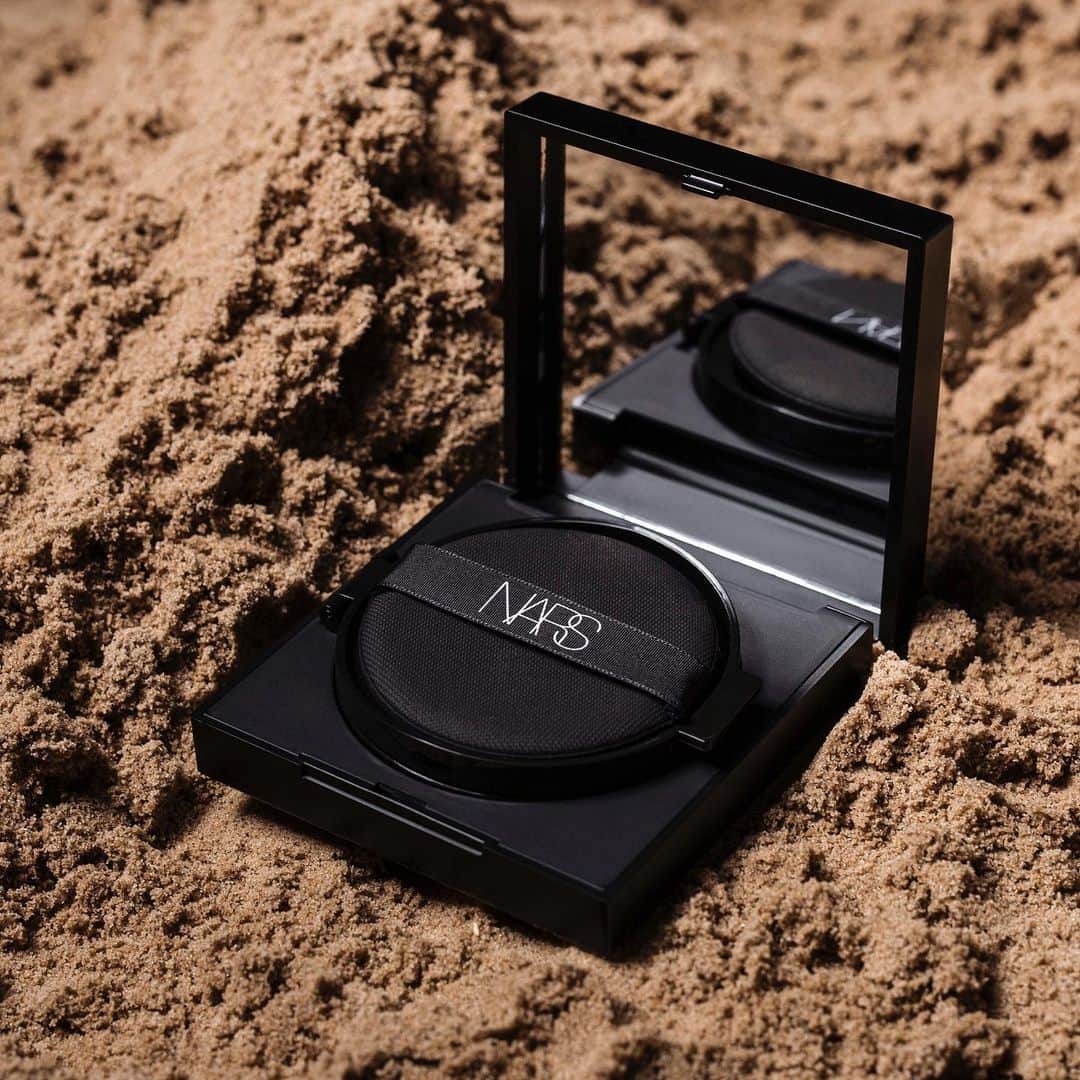 NARSさんのインスタグラム写真 - (NARSInstagram)「Press down. Touch up. Featuring Natural Radiant Longwear Cushion Foundation. Captured by NARS Senior Makeup Artist @clay_reid Photographer @jameso.photographer」8月5日 3時23分 - narsissist