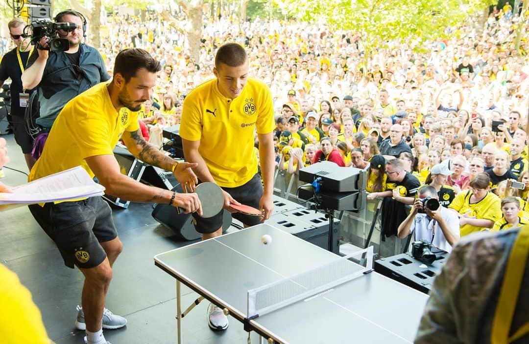 ボルシア・ドルトムントさんのインスタグラム写真 - (ボルシア・ドルトムントInstagram)「Fun factor: 💯 #bvb #borussiadortmund #dortmund #signalidunapark #stadion #stadium #bundesliga #saisoneröffnung #fun」8月5日 3時35分 - bvb09