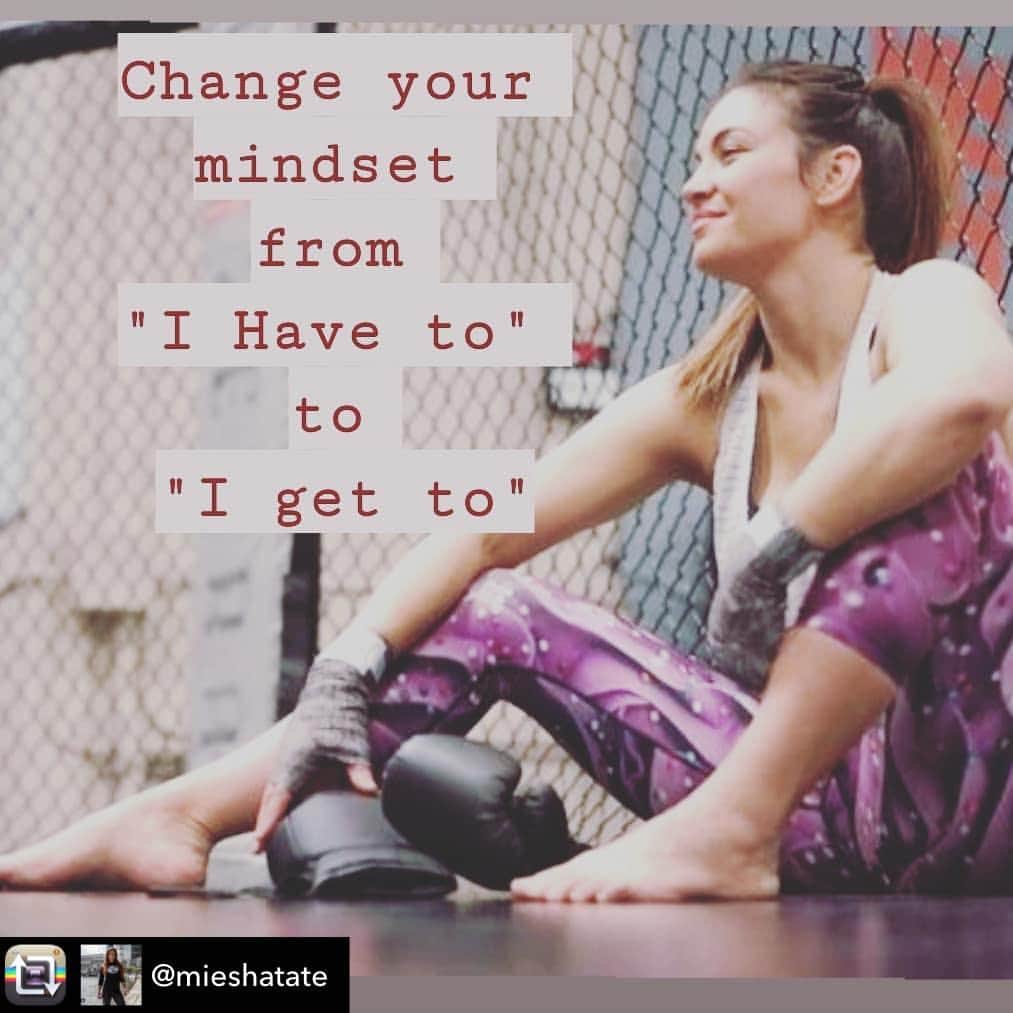 Kendra Lustさんのインスタグラム写真 - (Kendra LustInstagram)「Love this ❤️❤️ everyone make sure u follow @mieshatate such a positive & beautiful woman to follow  Repost from @mieshatate using @RepostRegramApp - A new week is on the horizon, tag someone who could use some positive mindset encouragement. 👊 I have to go to the gym, no I get to go to the gym 👊 I have to pick up my kid(s), no I get to pick up my kid(s) 👊 I have to go to work, no I get to go to work. 👊 One word, one small difference on your outlook can change your whole perspective. Stay optimistic. ******************************************* #positivity #positivequotes #motivational #motivationalquotes #inspiration #inspirationalquotes #optimism #appreciatewhatyouhave #encourage #stayhumble #stayhungry #staypositive #bepositive #goaldigger #strongwoman #wekrshop #positivemindset #mondaymotivation」8月5日 3時53分 - kendralust