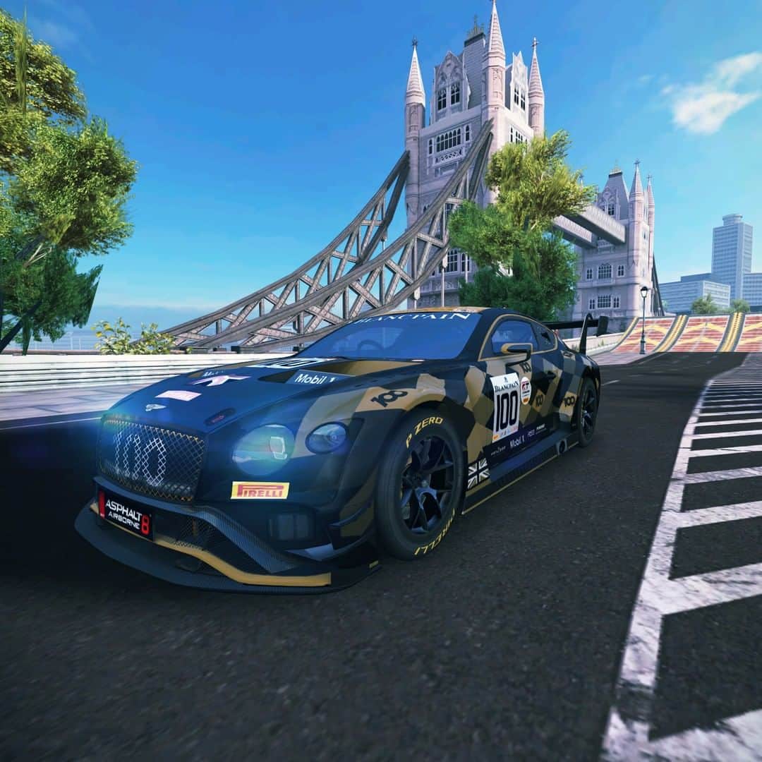 のインスタグラム：「The #ContinentalGT3 in #London. Drive the black and gold #Bentley100Years livery in @Gameloft's #Asphalt8Airborne. Discover through link in bio.」