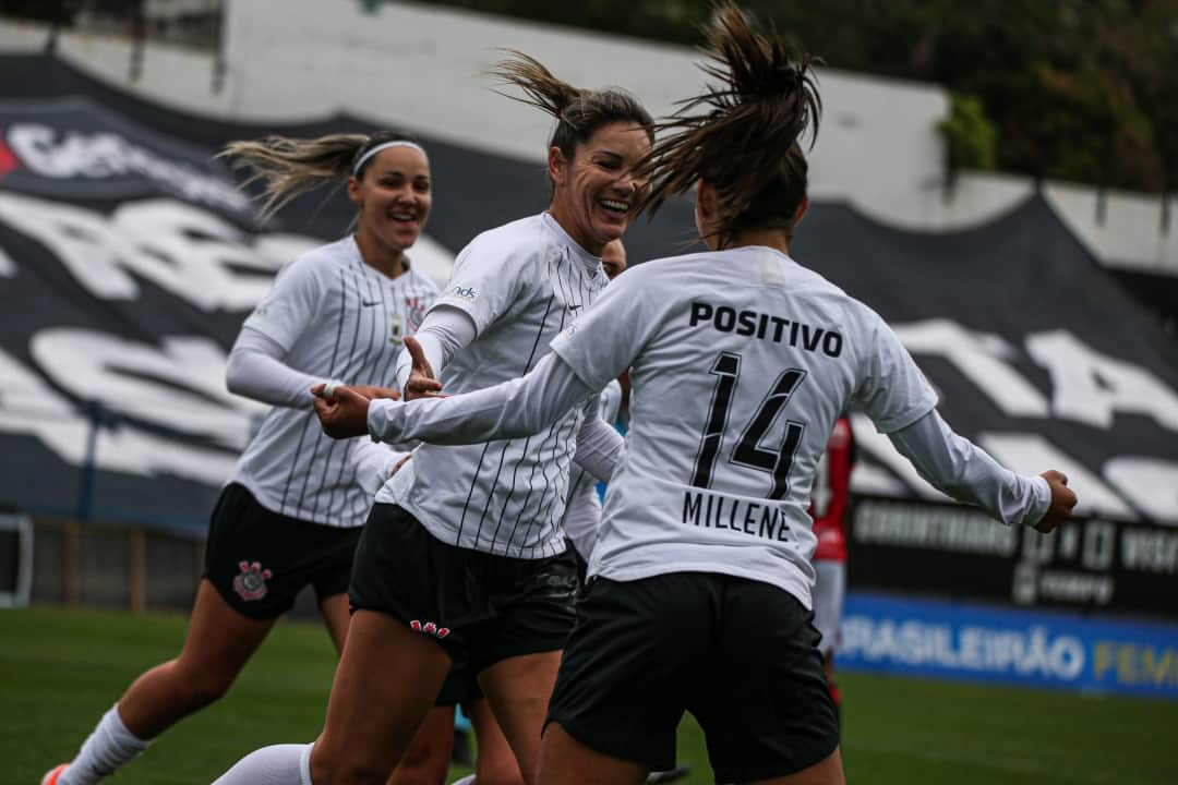 コリンチャンスさんのインスタグラム写真 - (コリンチャンスInstagram)「RECORDE IGUALADO! ⠀ .⠀ O @corinthiansfutebolfeminino venceu o Vitória por 2 a 1, com gols de @millenefernandes_ e @gabizanottid, confirmou a 1ª colocação no Brasileirão e igualou a maior sequência de vitórias já alcançadas por uma equipe no futebol brasileiro, o Coritiba, com 24 vitórias.⠀ .⠀ 📷 Bruno Teixeira⠀ .⠀ #RespeitaAsMinas ⠀ #VaiCorinthians」8月5日 4時15分 - corinthians