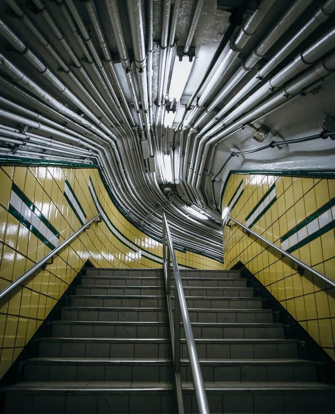 Tumblrさんのインスタグラム写真 - (TumblrInstagram)「get lost 🕳 — flicksbyjosh.tumblr.com⁠ #tumblrstaffpicks: @flicksbyjosh⁠ #newyork #subway #urbanphotography」8月5日 4時15分 - tumblr